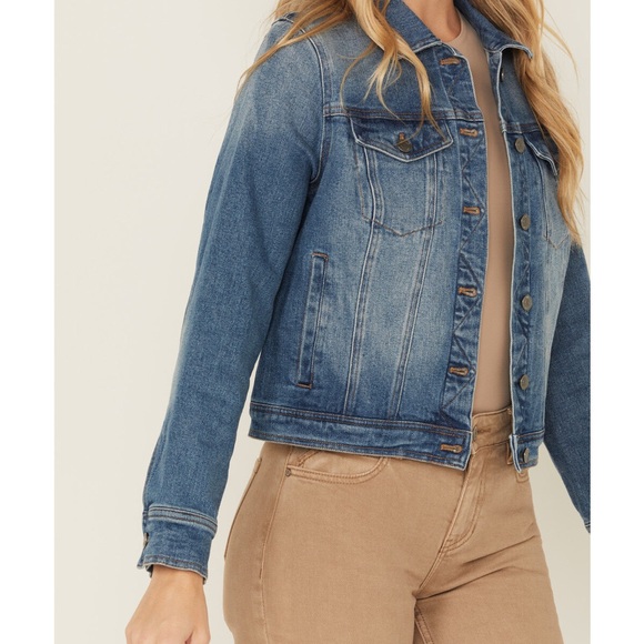 Shyanne Women's Leland Medium Wash Cropped Stretch Denim Jacket - Medium - Picture 3 of 9